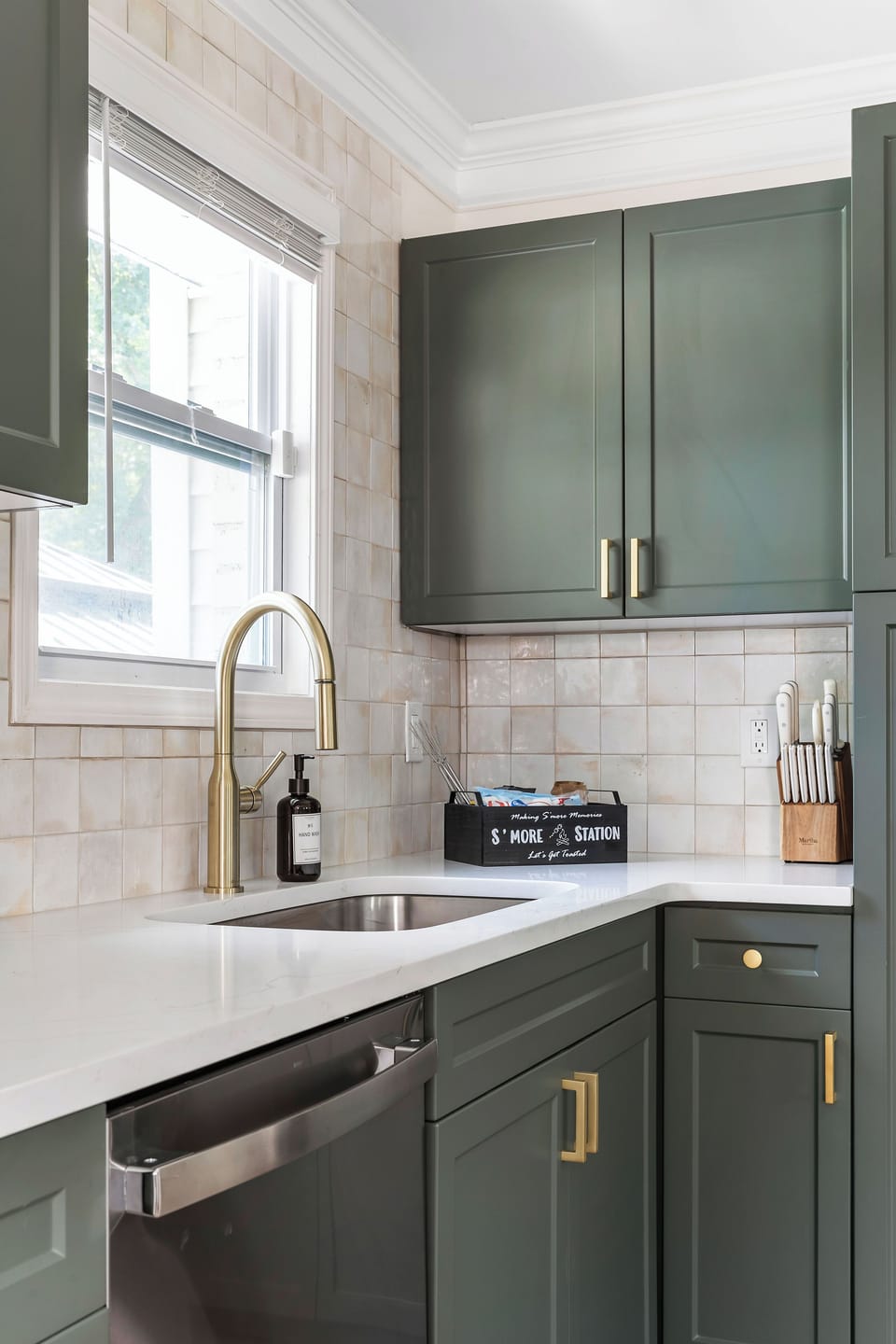 Fully stocked with added appliances: blender, air fryer, toaster & crock pot.