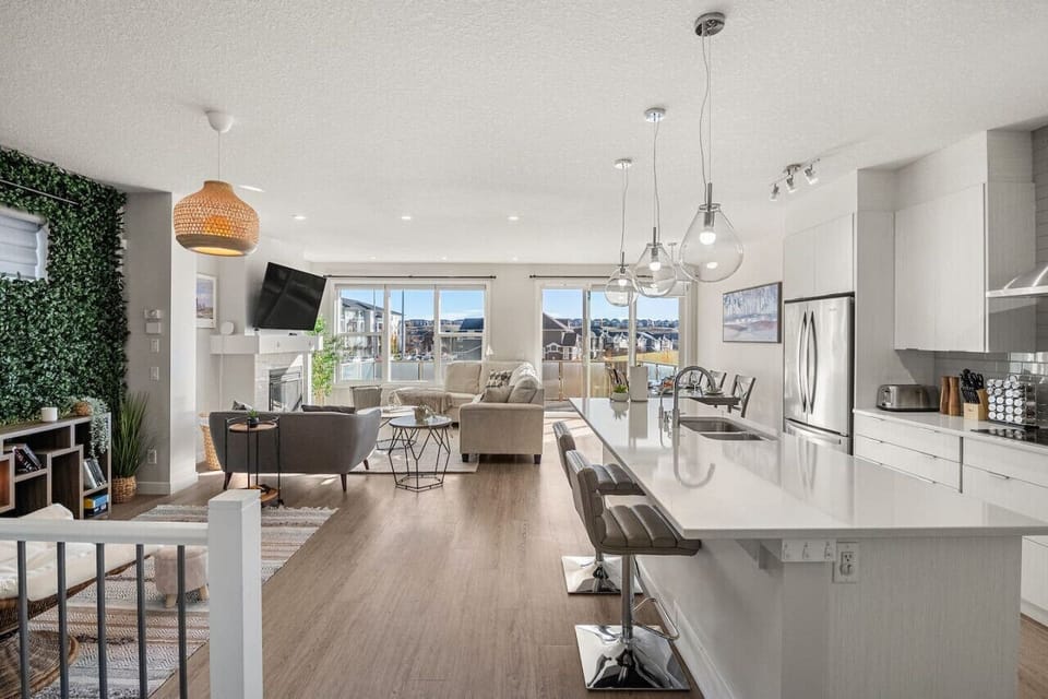 Cozy, luxurious & modern living room with a placce for everyone to connect, 65` Smart TV with Netflix shows, movies and more!
