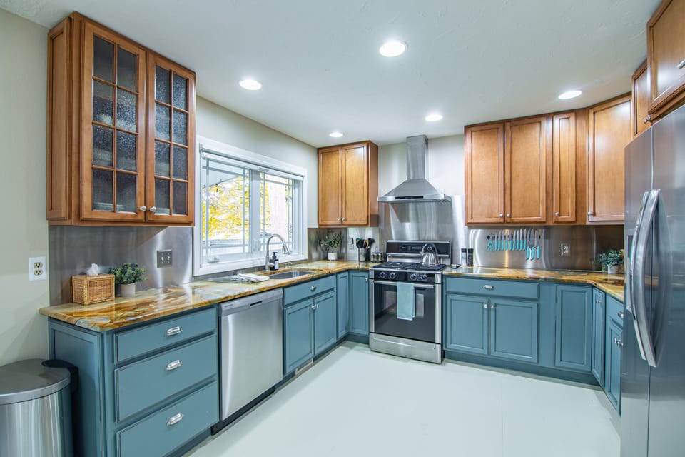 Spacious Kitchen--fully stocked