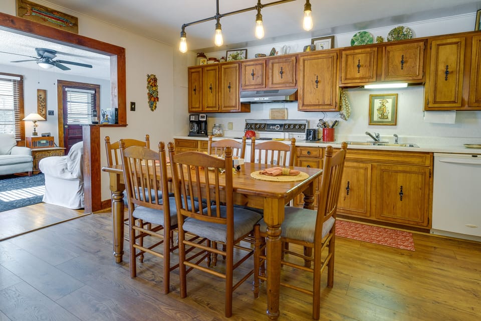 Dining Area | Dishware/Flatware