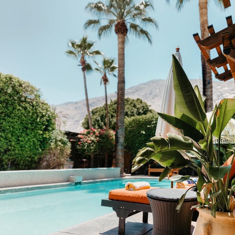 2 outdoor pools