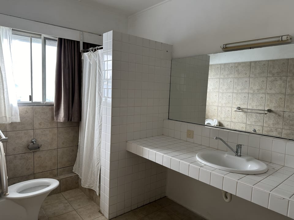 Family Suite | Bathroom | Shower, hydromassage showerhead, free toiletries, hair dryer
