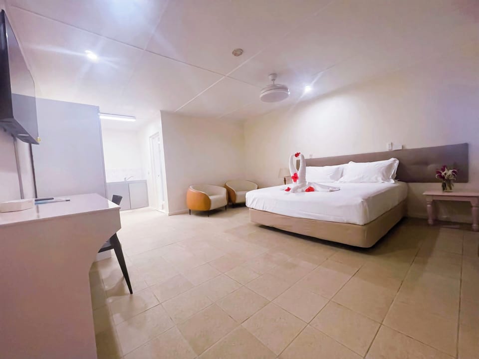 Panoramic Studio Suite | Desk, laptop workspace, WiFi (free), bed sheets