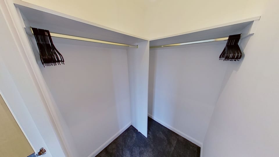 Apartment, 4 Bedrooms | Desk