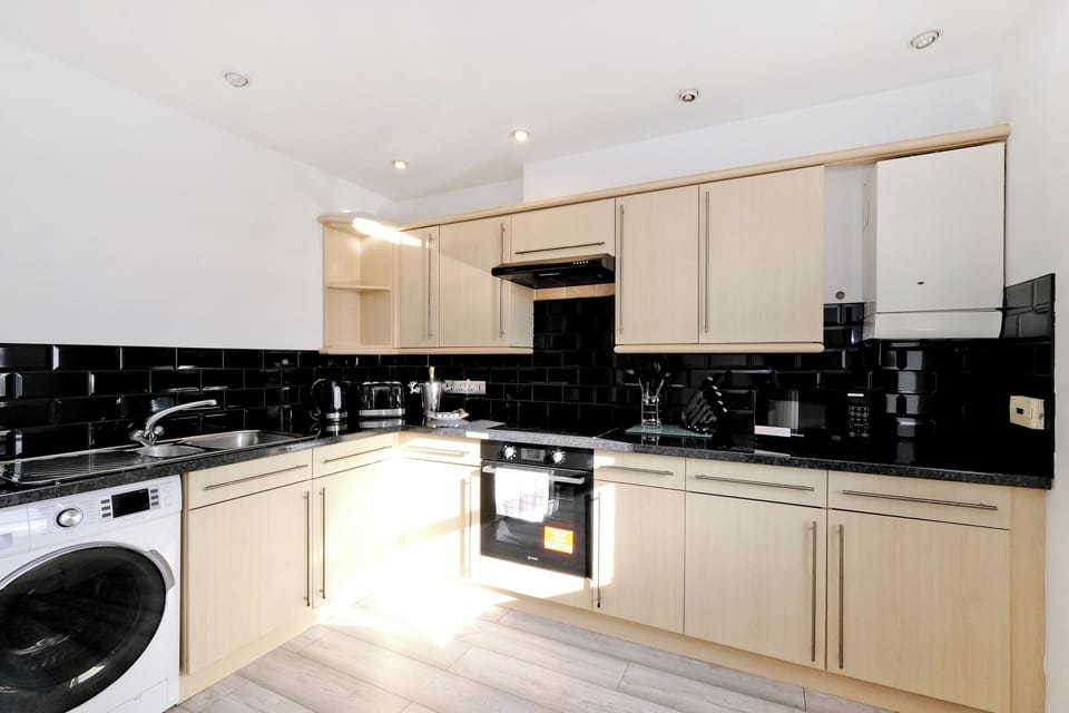 Apartment, 2 Bedrooms (Belgrave Mansions) | Private kitchen | Fridge, microwave, coffee/tea maker, electric kettle