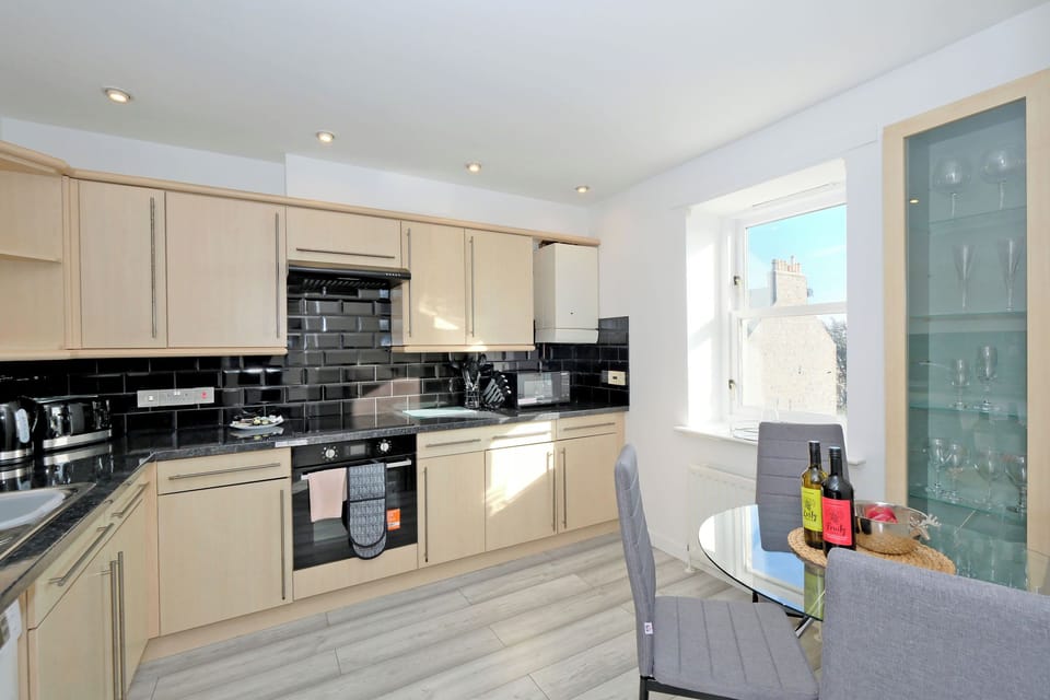 Apartment, 2 Bedrooms (Belgrave Mansions) | Private kitchen | Fridge, microwave, coffee/tea maker, electric kettle