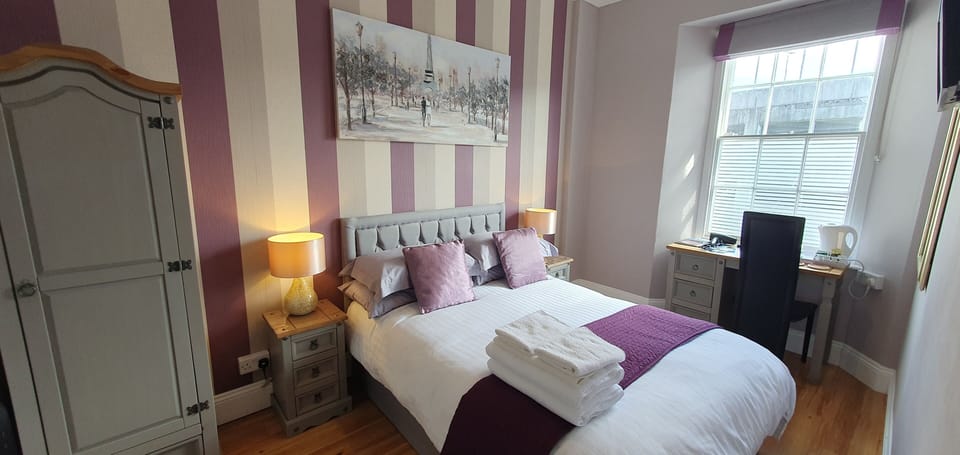 Economy Double Room (R5) | Laptop workspace, free WiFi