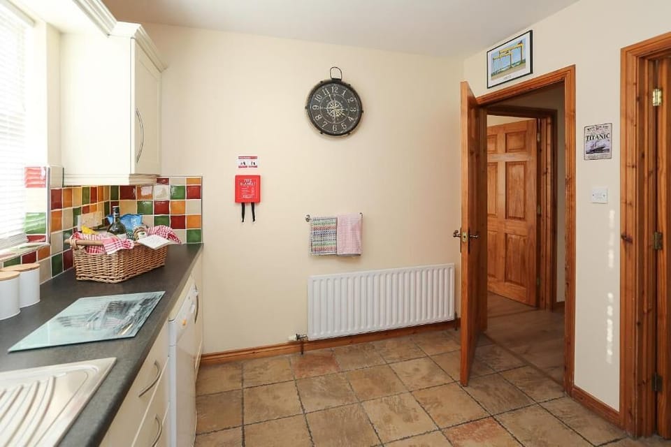 Coffee/tea maker, fridge, microwave, dishwasher