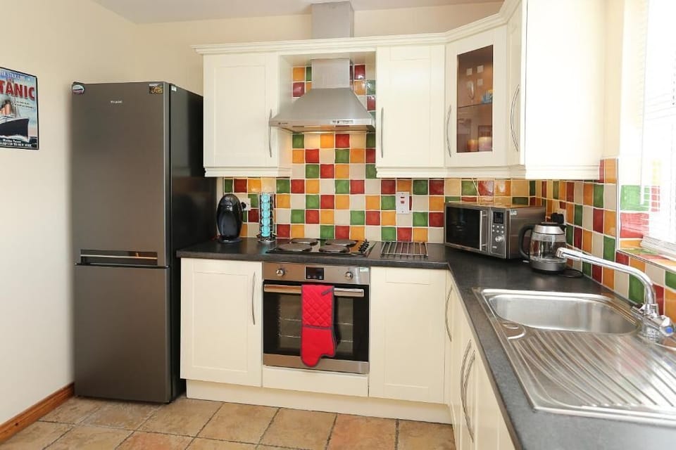 Coffee/tea maker, fridge, microwave, dishwasher