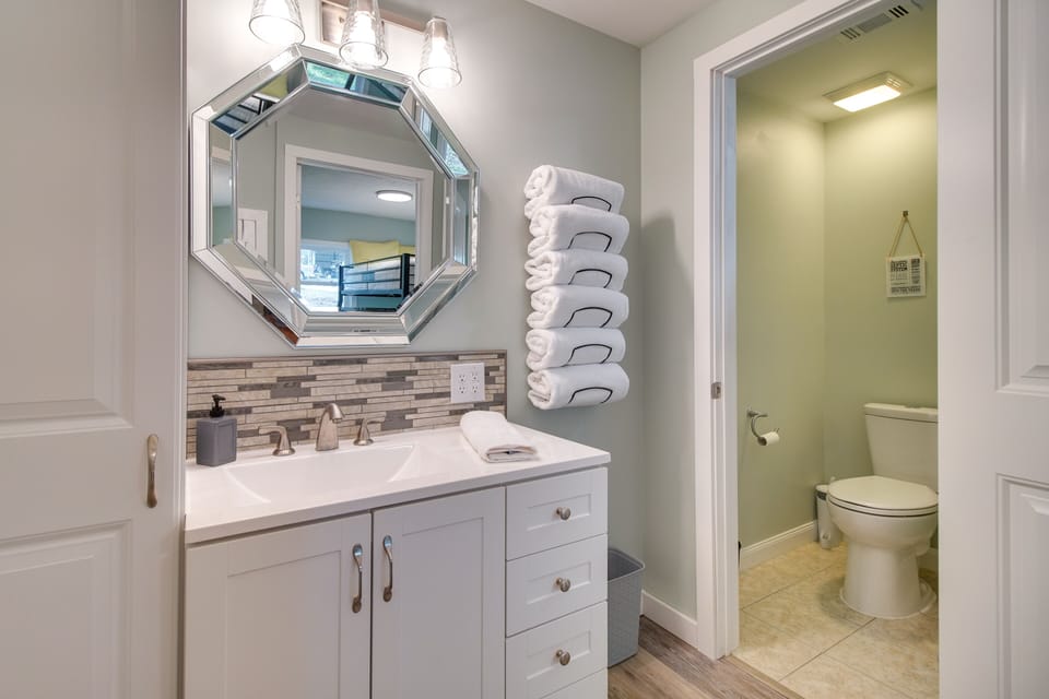 Full Bathroom | Towels Provided | Hair Dryer