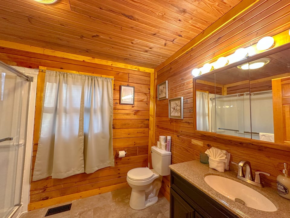 1st Choice Lodging Wilderness Lodge 