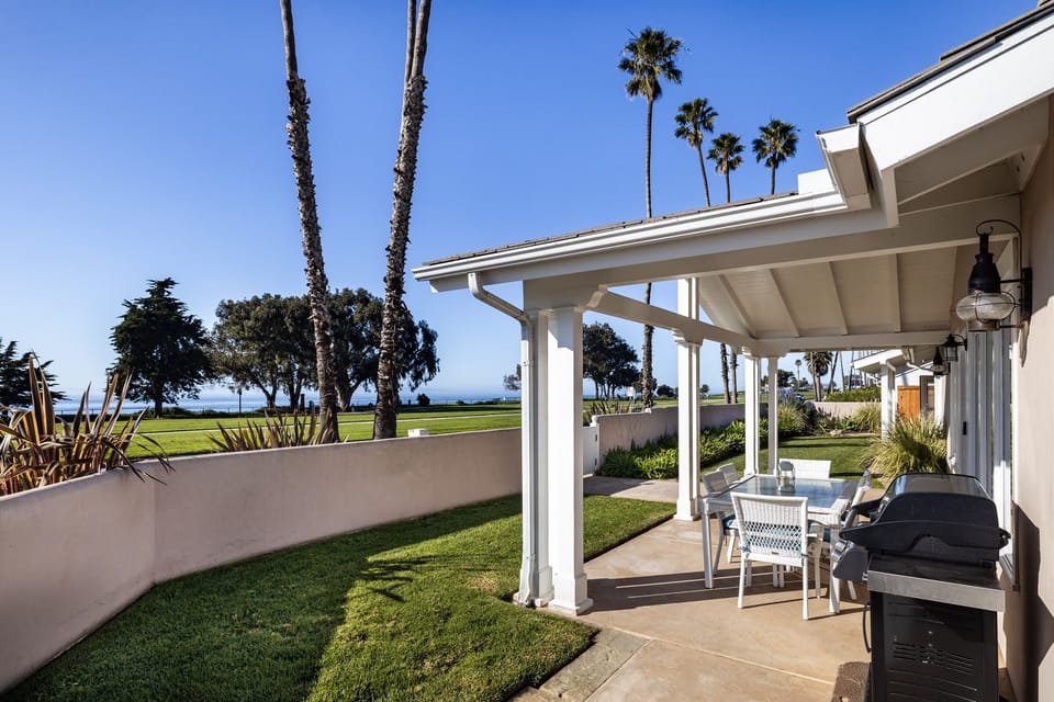 Imagine views of the ocean and islands all day long while staying at this remarkable property.