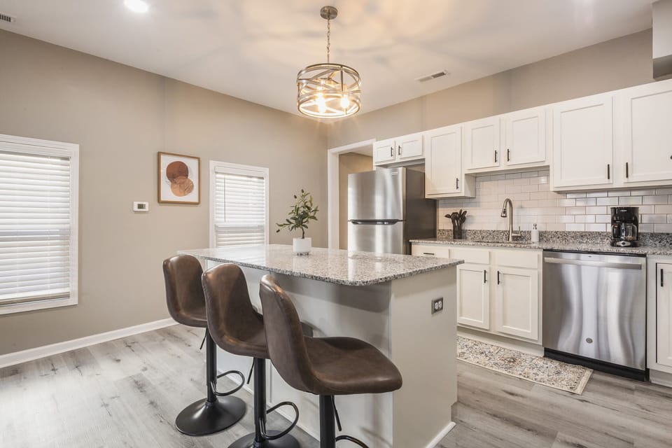 House | Private kitchen | Fridge, microwave, oven, stovetop