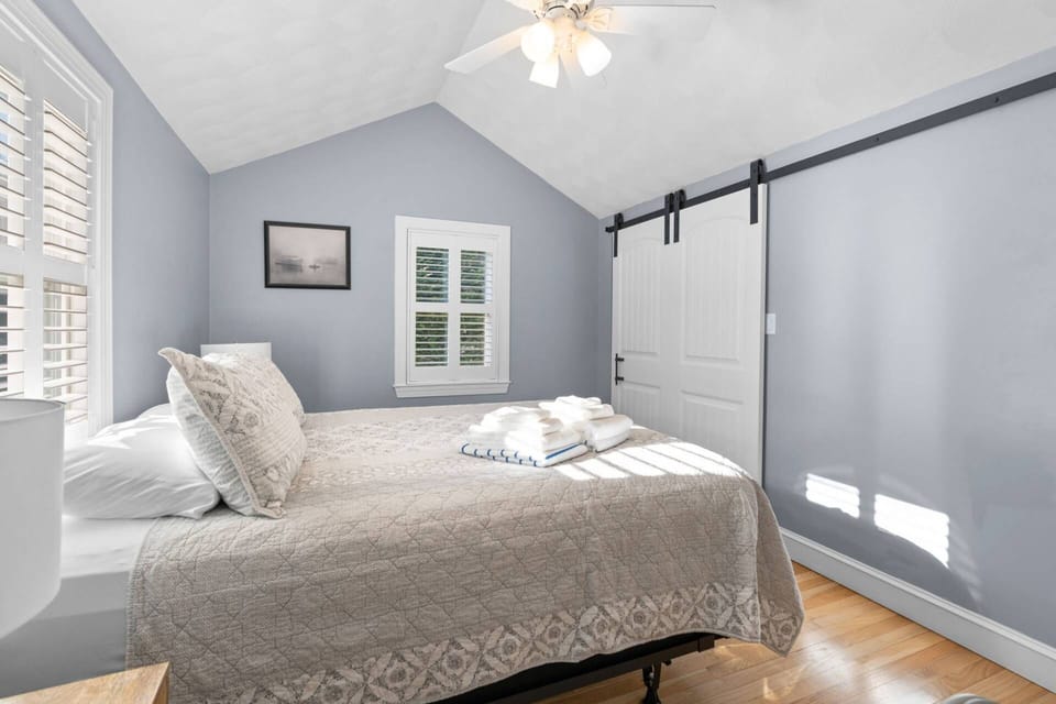 Queen Bedroom#3