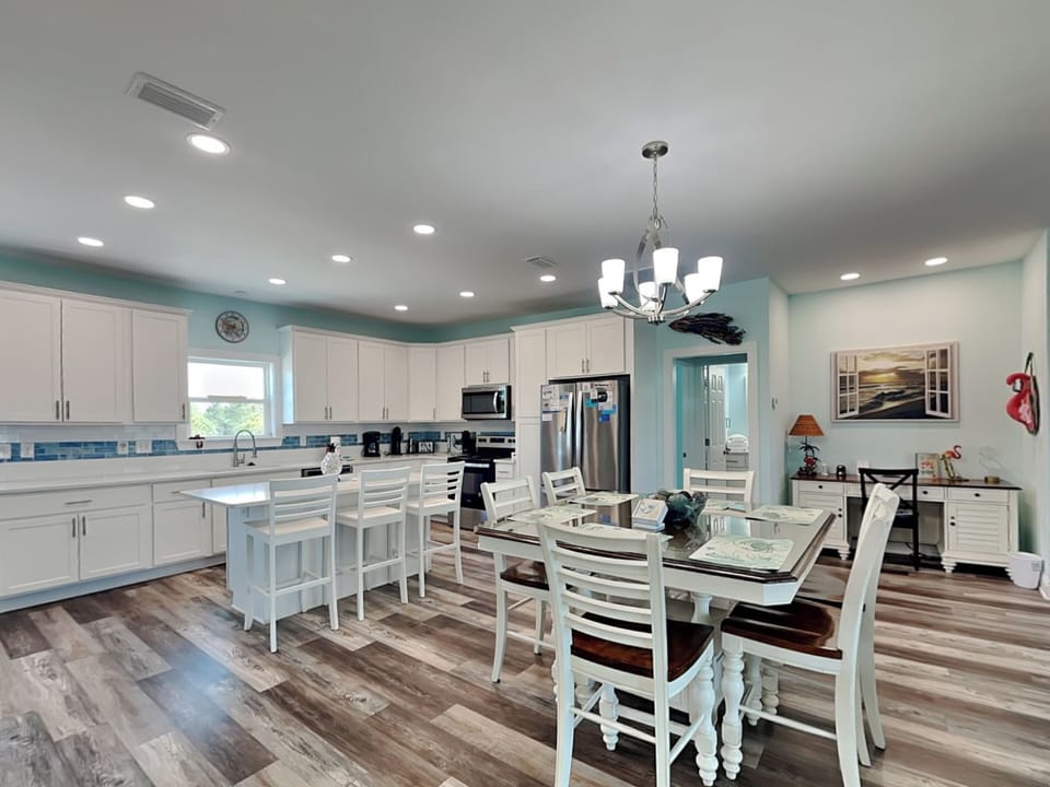 Dining Area - Table for Six + Bar Seating