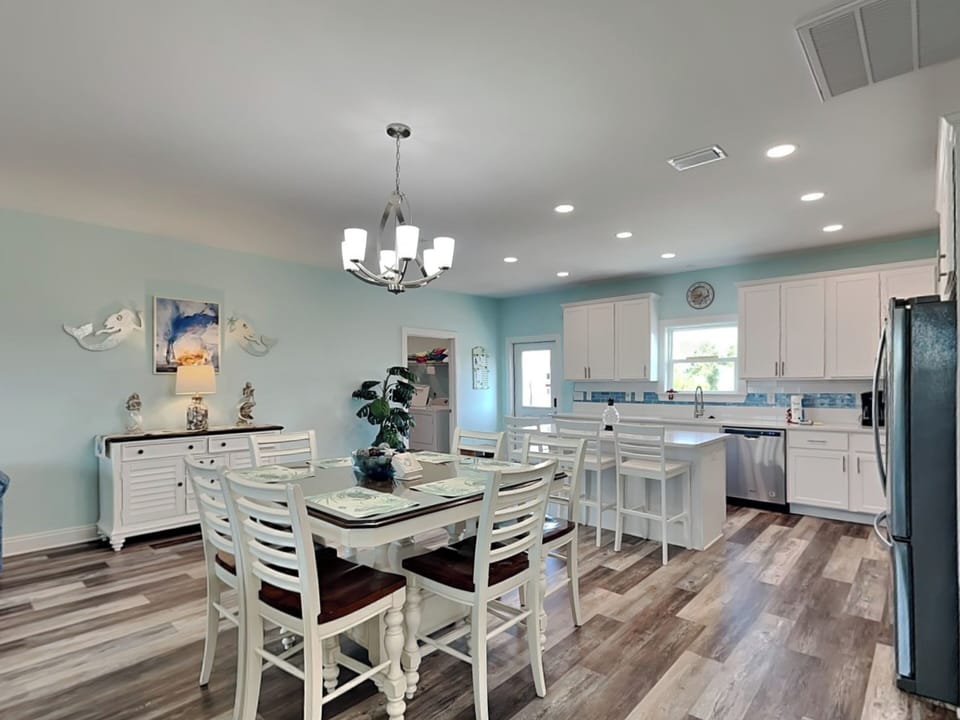 Dining Area - Table for Six + Bar Seating