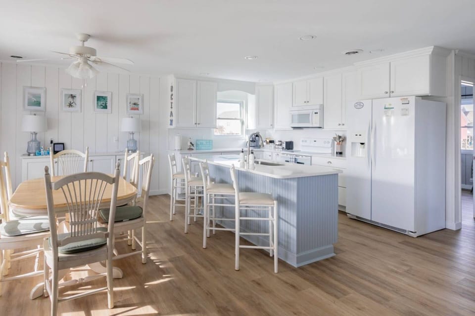 Dining table for 6 near the kitchen along with 4 bar stools