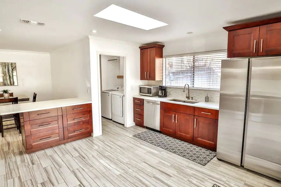 HUGE kitchen with brand new appliances!