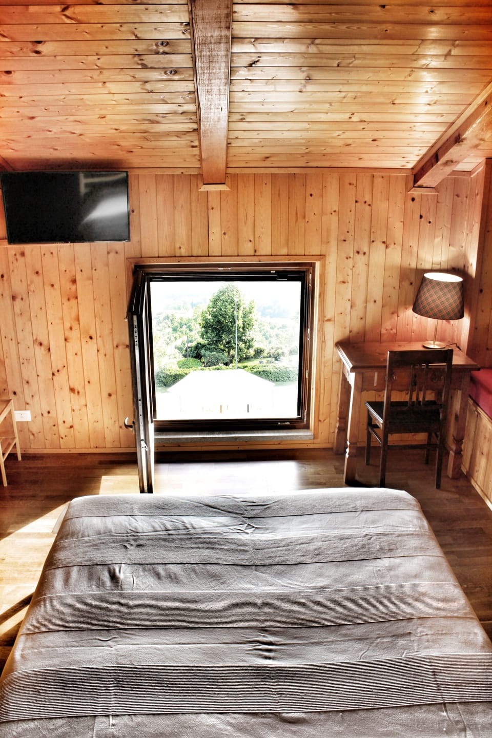 Honeymoon Double or Twin Room | Desk, laptop workspace, free WiFi, bed sheets