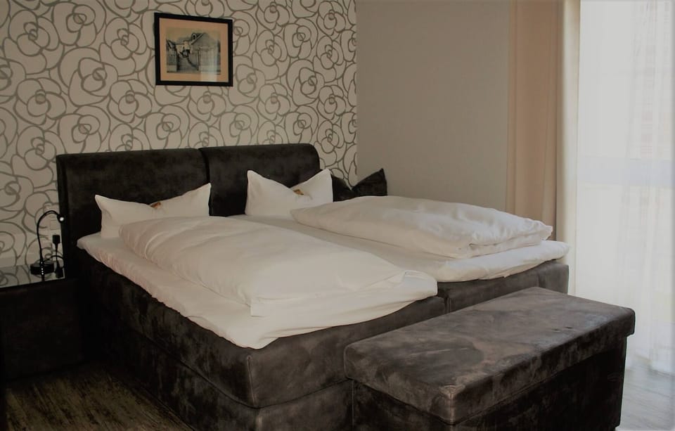 Basic Double Room | Individually decorated, individually furnished, desk, laptop workspace