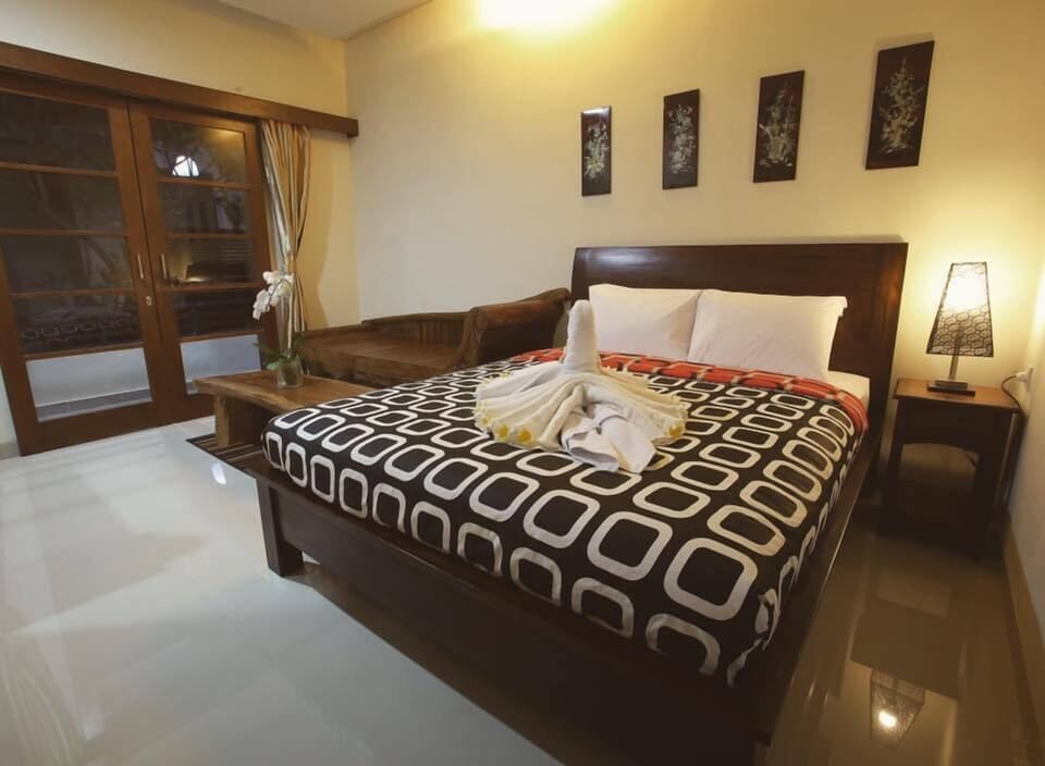 Deluxe Double Room, 1 Queen Bed | Desk, laptop workspace, free WiFi, bed sheets