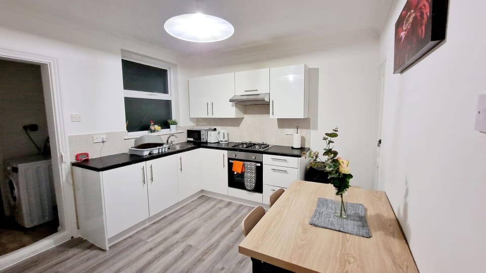 House | Private kitchen | Fridge, microwave, oven, stovetop