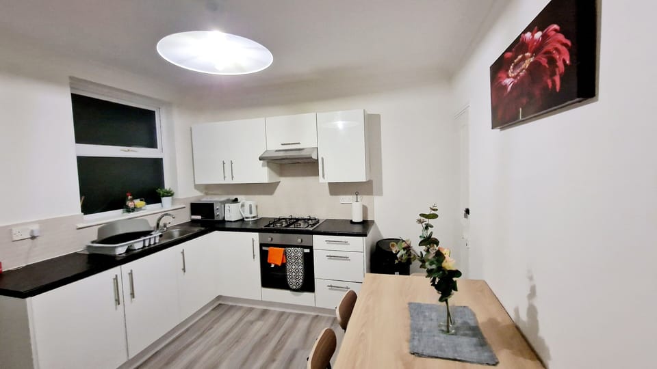 House | Private kitchen | Fridge, microwave, oven, stovetop