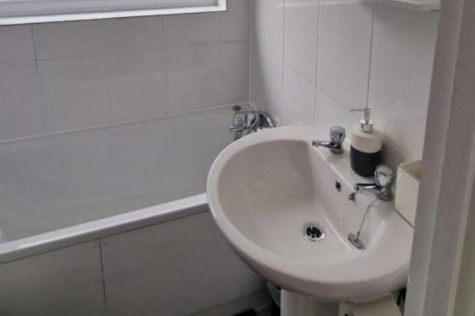 House | Bathroom | Combined shower/tub, deep soaking tub, hair dryer, towels