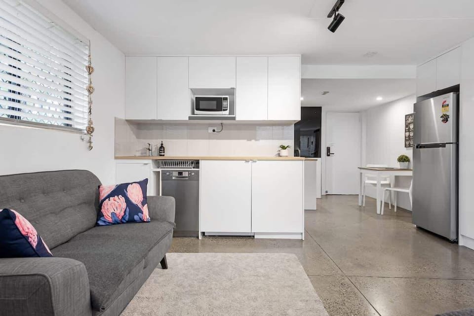 Kitchenette with dishwasher + washing machine in the cupboards...