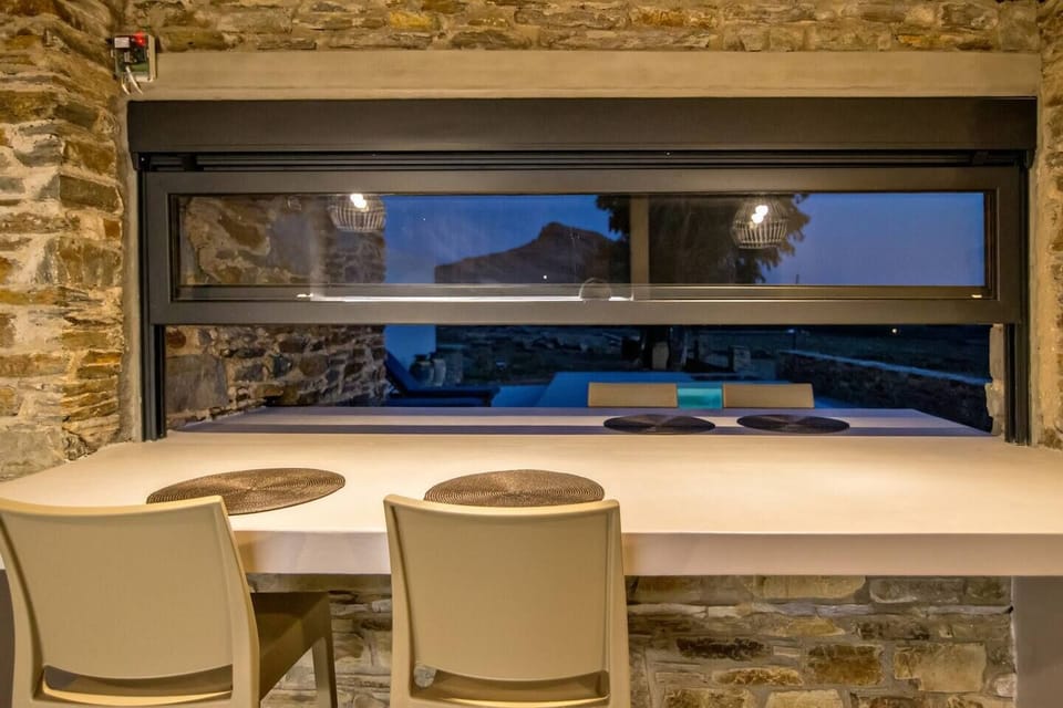 dining room area connecting to the outside