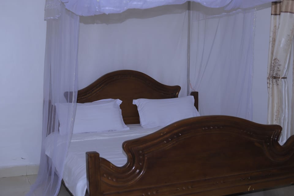 Classic Room | 2 bedrooms, hypo-allergenic bedding, desk, laptop workspace