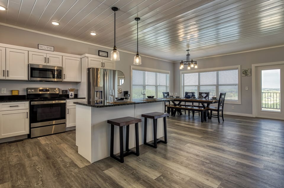 Smoky Mountain Cabin with a Lake View "Lake View Therapy" - Kitchen island, fully furnished kitchen, and dining area
