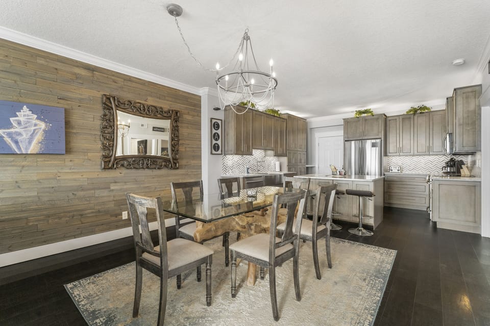 Spacious Dining room