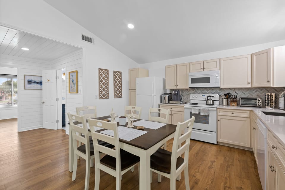 Spacious dining area and kitchen. 