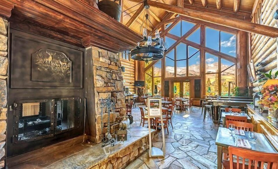 The on-site bar, lounge and restaurant