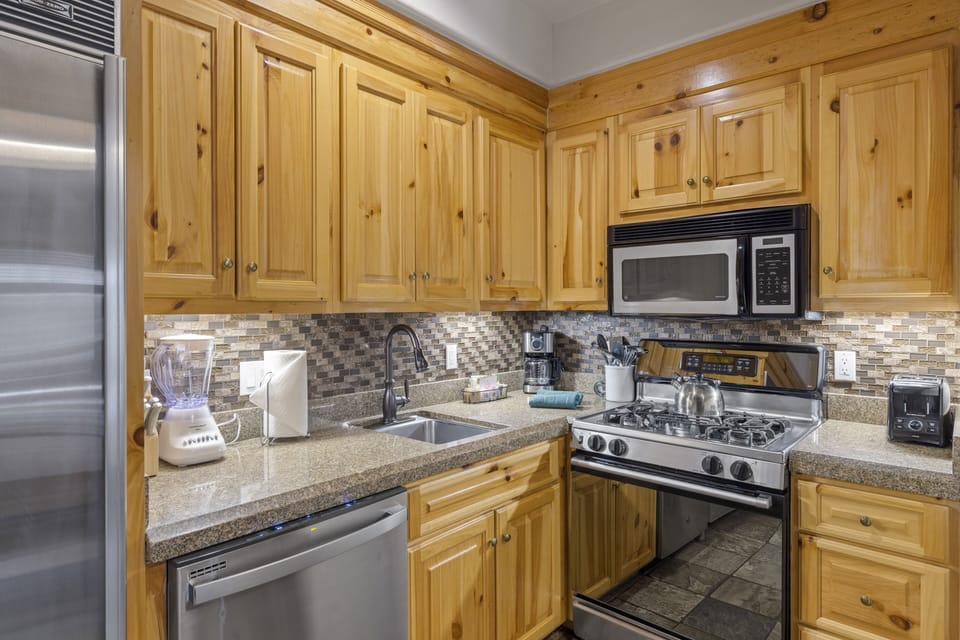 Full kitchen