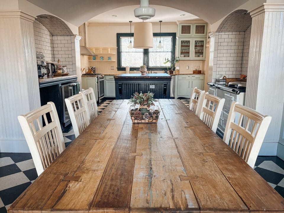 Dining area with seating for 6