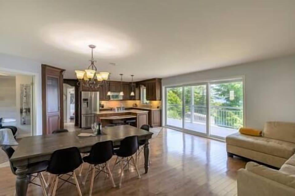 Dining room and kitchen (3)