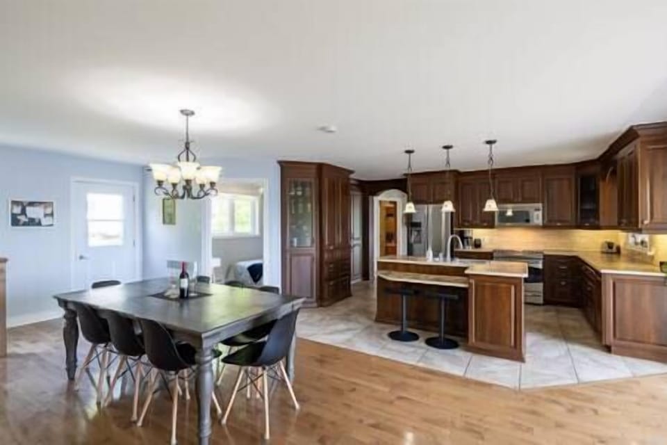 Dining room and kitchen (2)