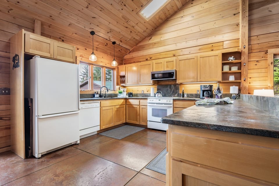 Fully-stocked kitchen 