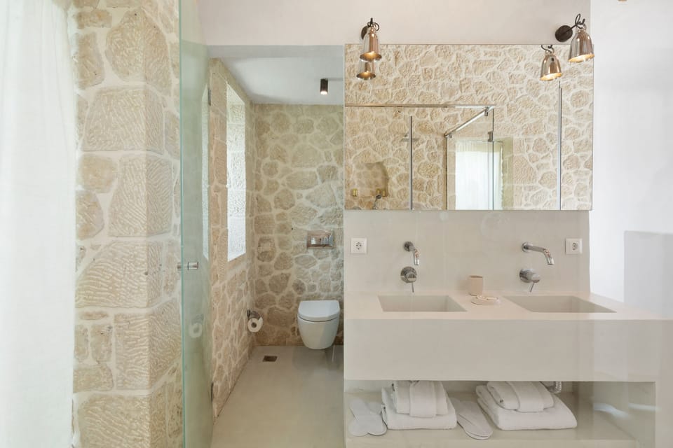 Elegant and spacious bathroom