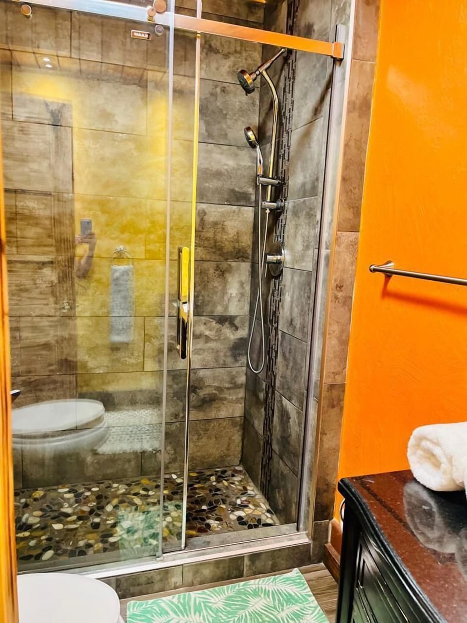 Luxury Suite | Bathroom | Hair dryer, towels, soap, shampoo