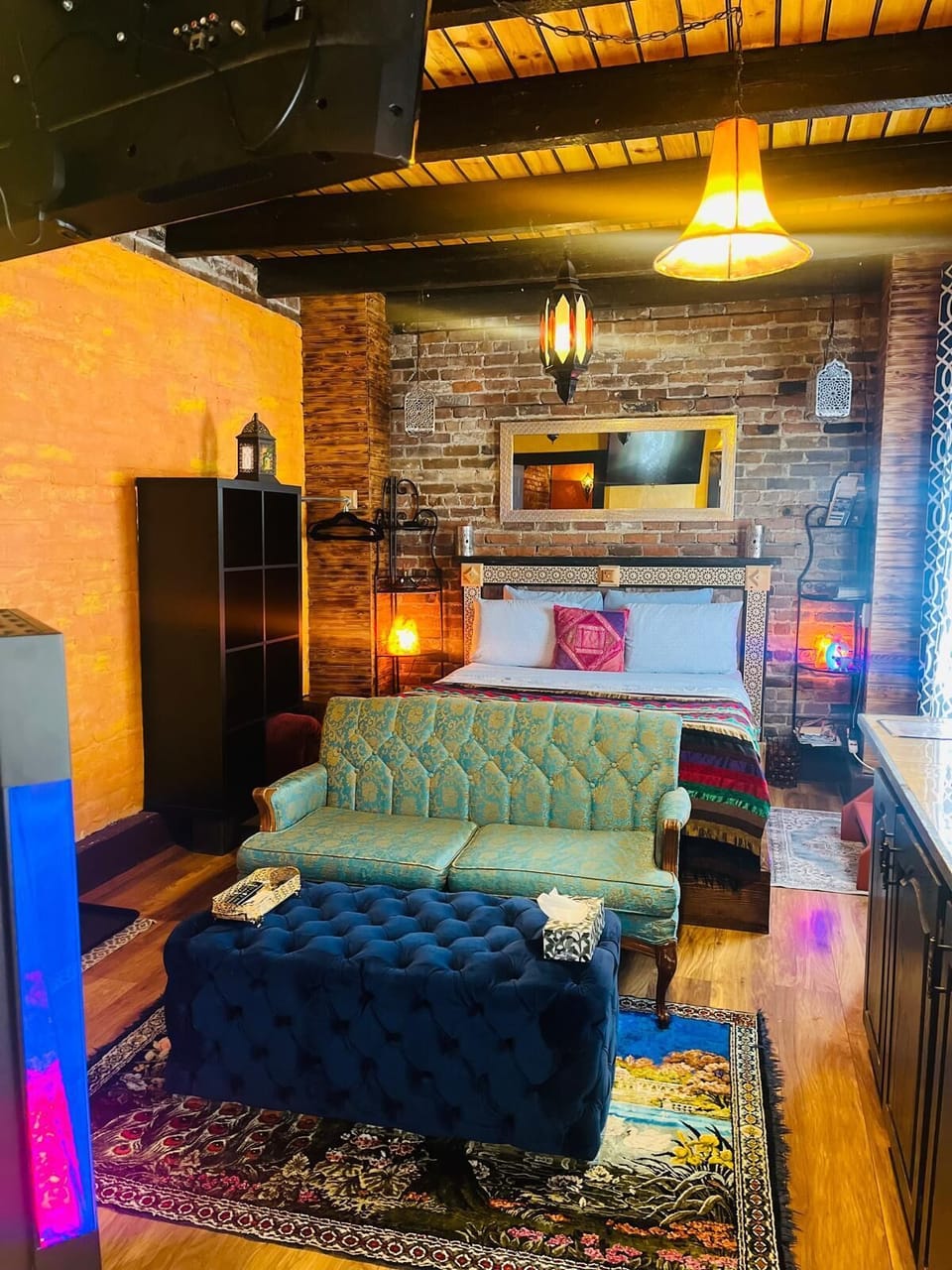 Traditional Studio | Premium bedding, down comforters, blackout drapes, iron/ironing board