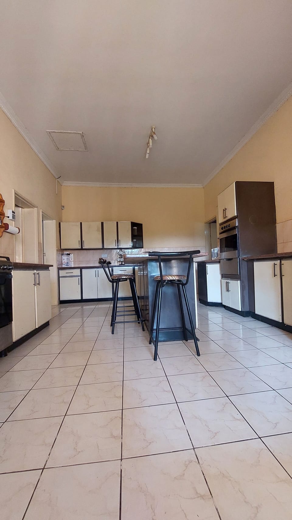 Kitchen: Fully equipped with gas & electric stoves,  microwave,  all utensils 