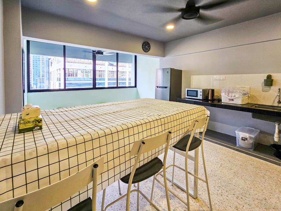 Signature Apartment | Private kitchenette | Full-size fridge, microwave, electric kettle, cookware/dishes/utensils