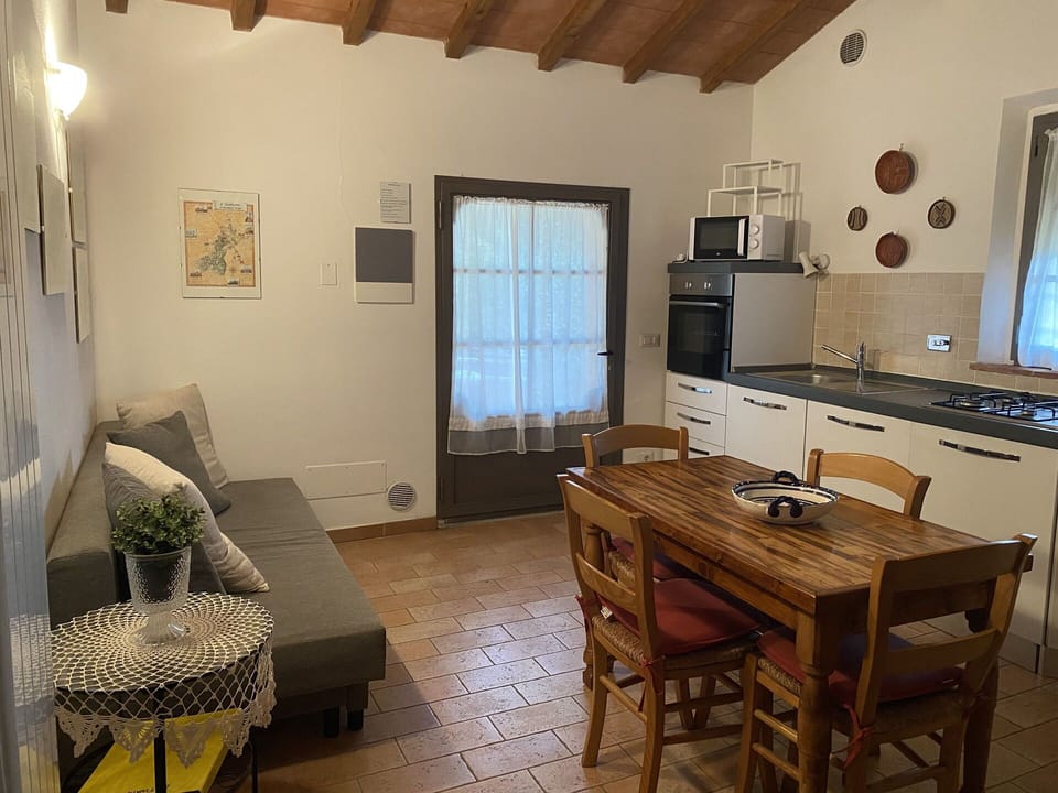 Autumn, Kitchen, Living Room, Spring, Summer