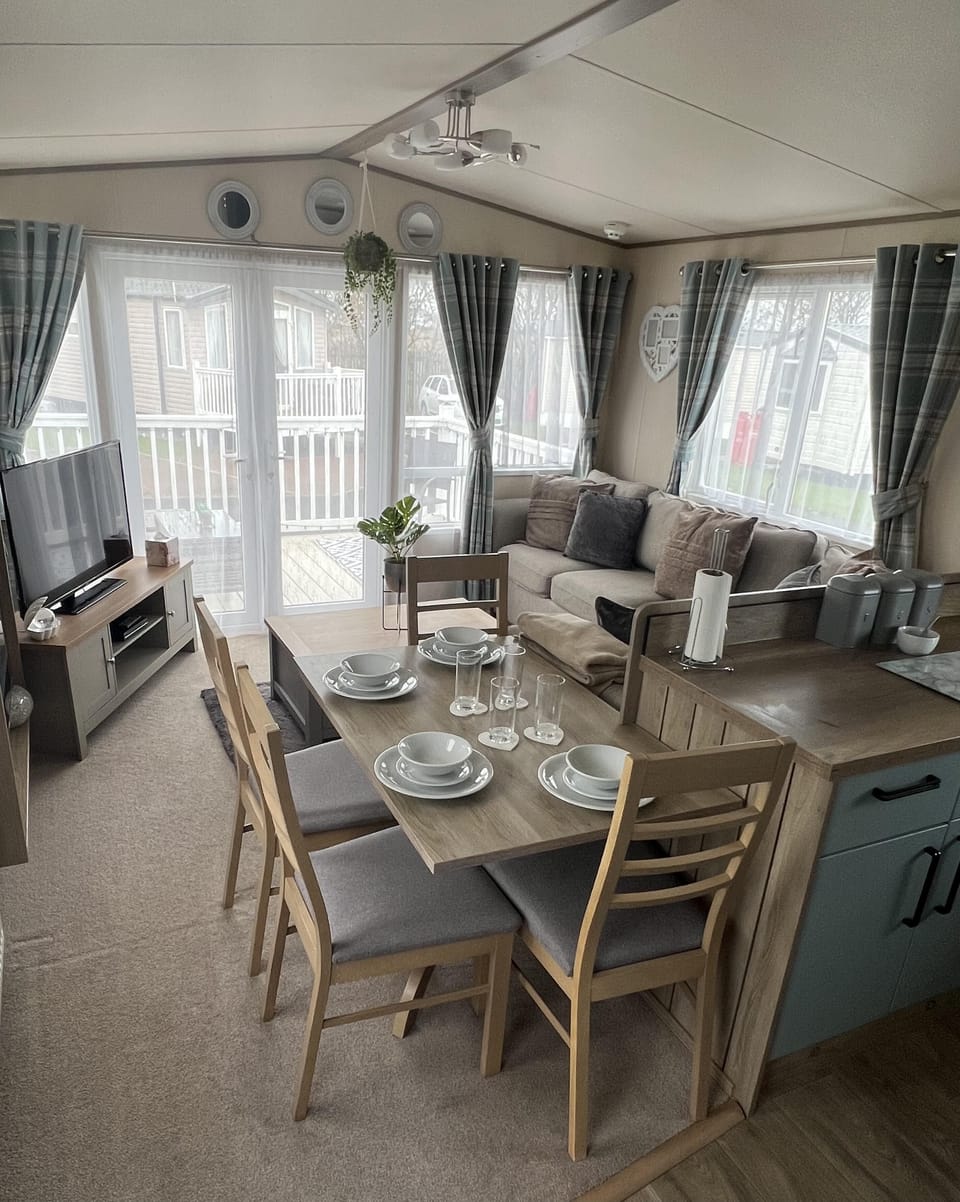 Cabin | Dining
