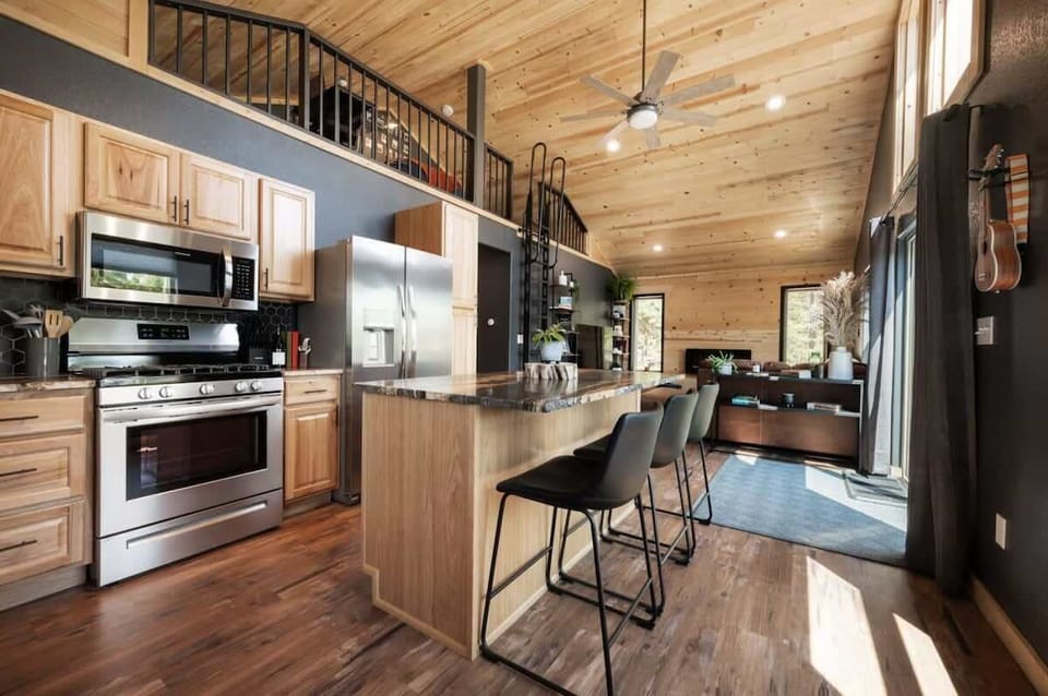 A luxurious two-bedroom cabin in Colorado's forests, featuring a sauna, mountain views, and a stargazing-friendly dark sky zone. Includes a deck, fenced backyard with a firepit and grill, smart TVs, a fully-equipped kitchen, and king-sized beds. Family and pet-friendly, it's ideal for both relaxation and adventure.