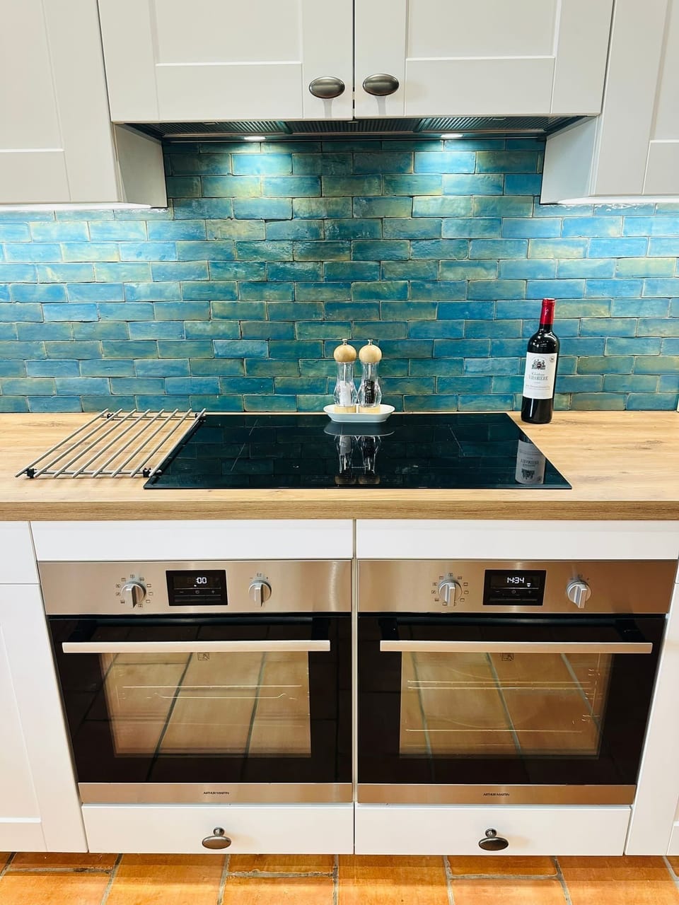 Kitchen - twin ovens and hob