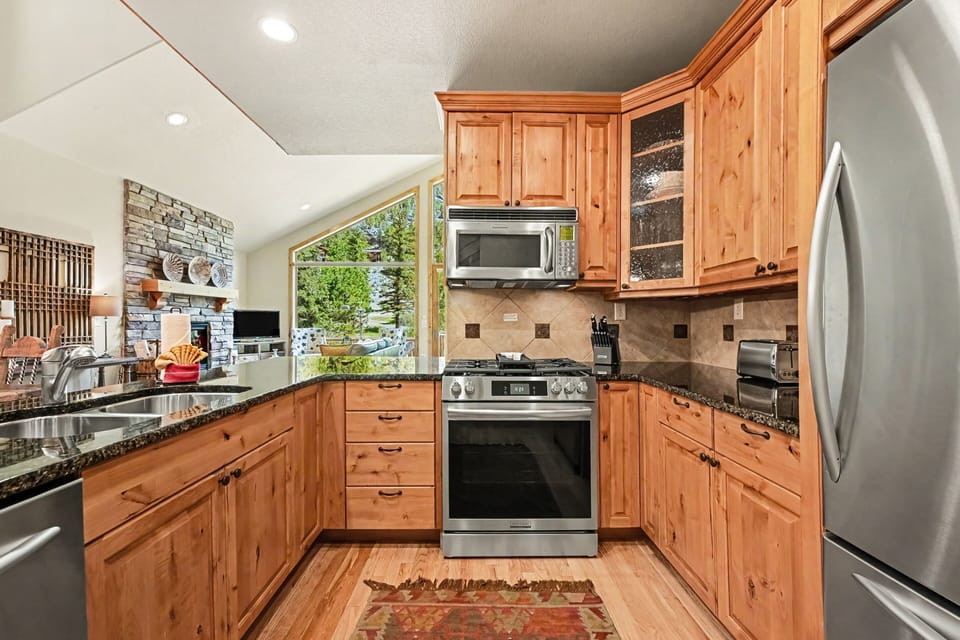 Townhome, 3 Bedrooms | Private kitchen | Coffee/tea maker, fridge, oven, toaster